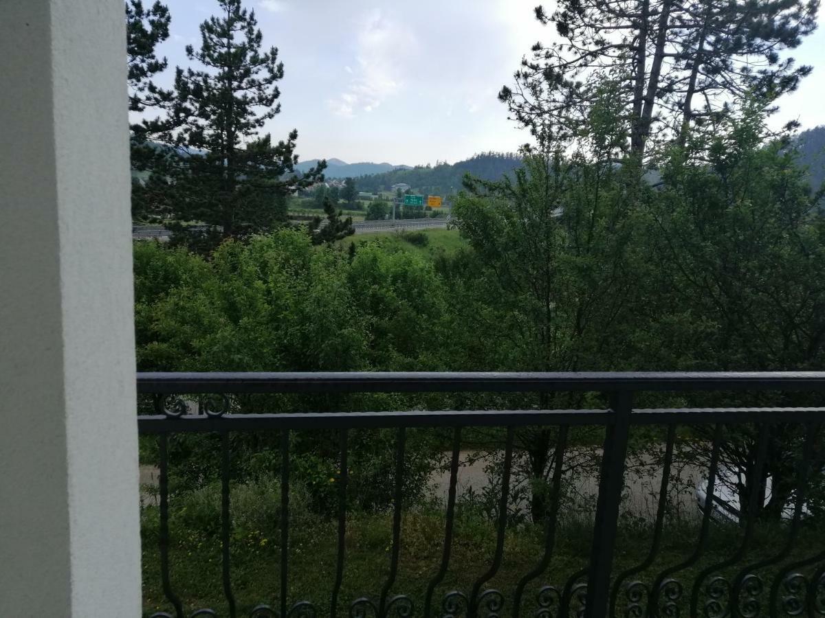 Cosy Apartment Road A6 Fužine Exterior foto